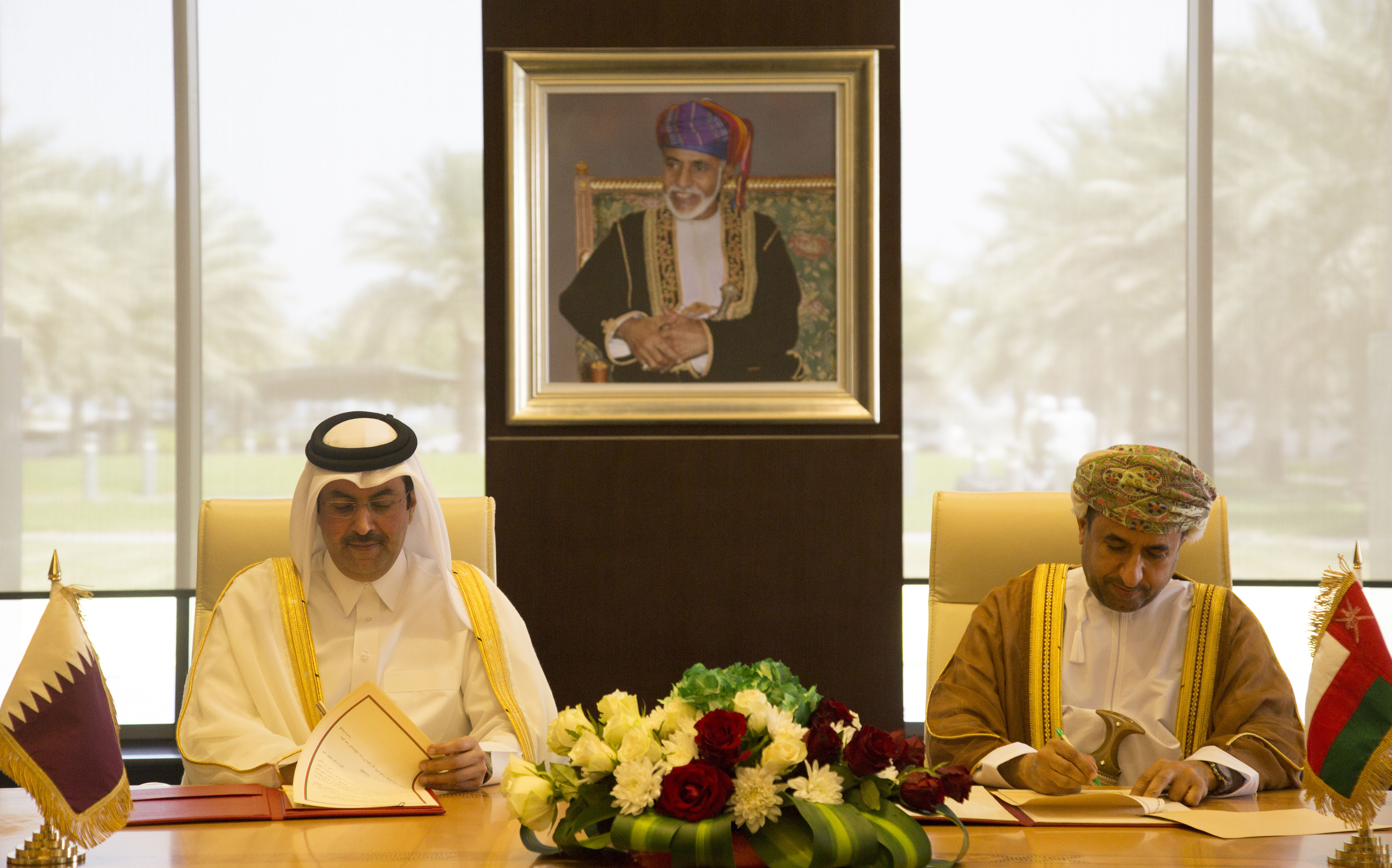 A protocol signing to amend the agreement on air transport between the Sultanate and Qatar