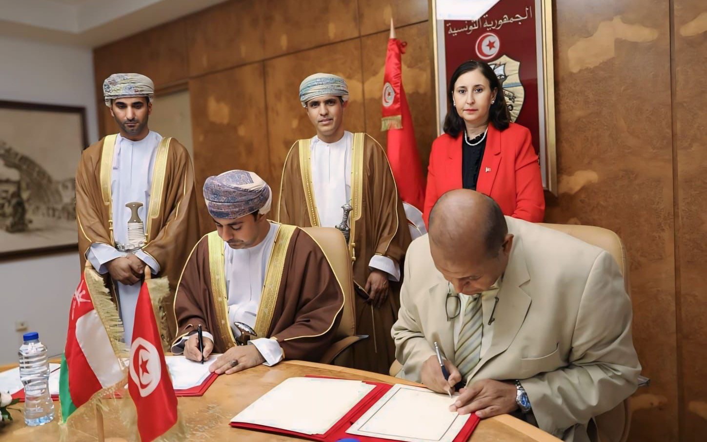 سلطنة عمان والجمهورية التونسية توقعان على اتفاقية الخدمات الجوية